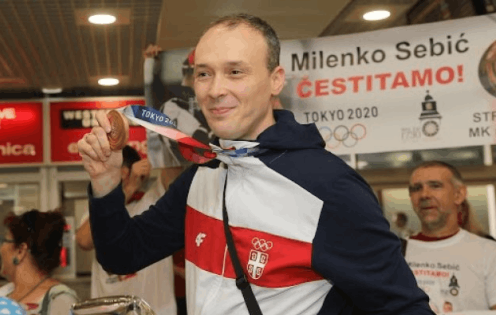 BRONZA STIGLA U BEOGRAD: <span style='color:red;'><b>Milenko Sebić</b></span> doputovao kući!